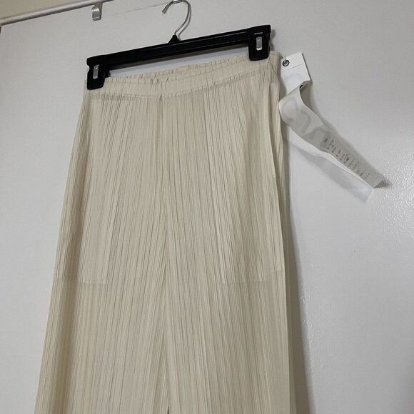 NWT Chicjuly Pleated flowy ivory wide leg palazzo pants size US small - Picture 2 of 6
